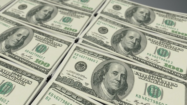 casa de câmbio online - Dólar opera em queda